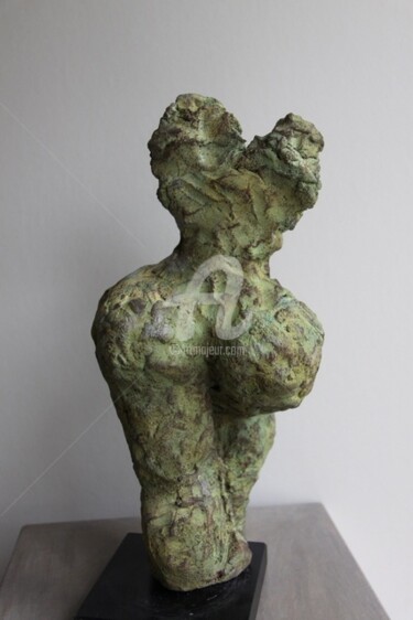 Скульптура под названием "Femme trèfle en mar…" - Véronique Soitel, Подлинное произведение искусства