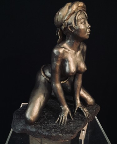 Sculpture titled "Maï Lin" by Véronique Richard, Original Artwork, Terra cotta