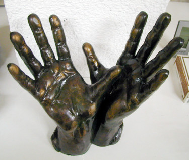 Sculpture titled "Le don" by Véronique Richard, Original Artwork, Bronze