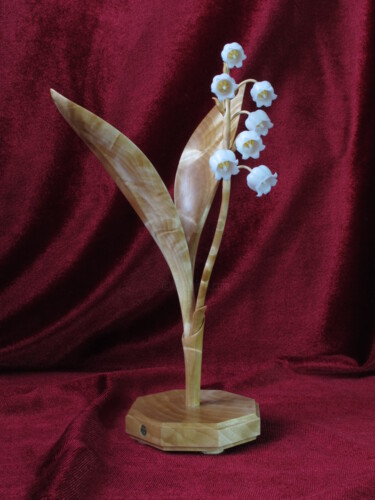 Скульптура под названием "Lily of the valley" - Victor Utcin, Подлинное произведение искусства, Дерево