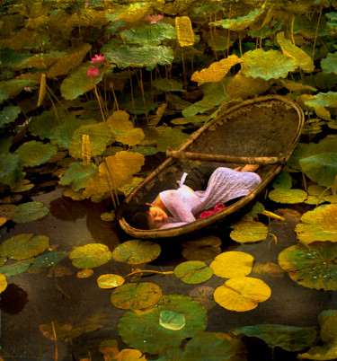 Фотография под названием "The Golden Lotus" - Viet Ha Tran, Подлинное произведение искусства, Цифровая фотография