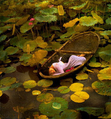The Golden Lotus Photographie intitulée "The Golden Lotus" par Viet Ha Tran, Œuvre d'art originale, Photographie numérique