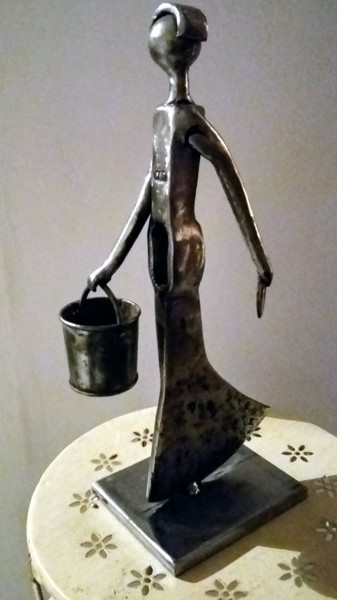 Скульптура под названием "LA VENDANGEUSE D'AU…" - Gerard Lami, Подлинное произведение искусства, Металлы