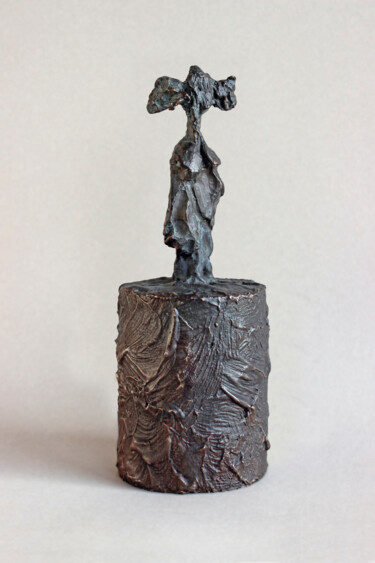 Skulptur mit dem Titel "Girl with a bow" von Viktor Konoval, Original-Kunstwerk, Bronze