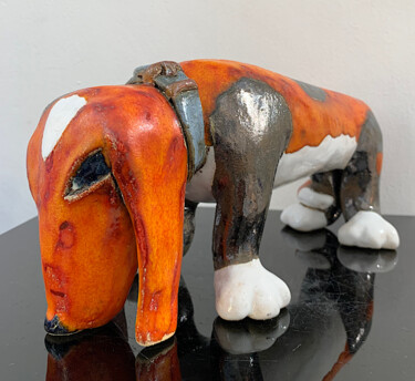Scultura intitolato "Red Dog" da Viktor Zuk, Opera d'arte originale, Ceramica