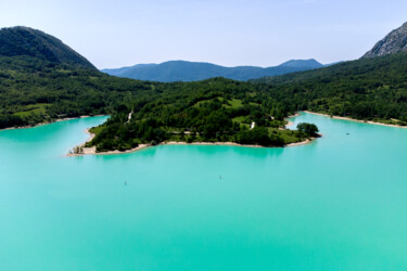 Fotografía titulada "Lake Castel San Vin…" por Vincenzo Izzo, Obra de arte original, Fotografía digital