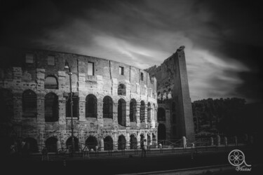 Fotografia intitulada "Colosseum" por Vincenzo Lana, Obras de arte originais, Fotografia digital Montado em Painel de madeira