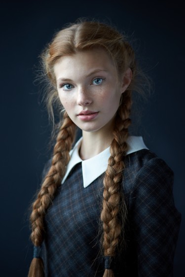 Фотография под названием "Girl in a dark dress" - Vinogradov Alexander, Подлинное произведение искусства