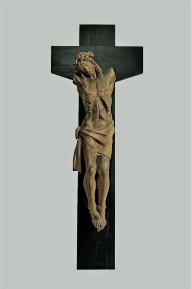 Sculptuur getiteld "The Crucifix" door Virgilijus Vaiciunas, Origineel Kunstwerk, Hout
