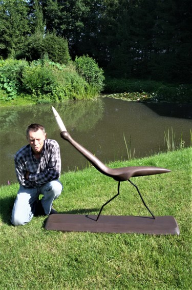 Скульптура под названием "Nosey Bird" - Virgilijus Vaiciunas, Подлинное произведение искусства, Дерево