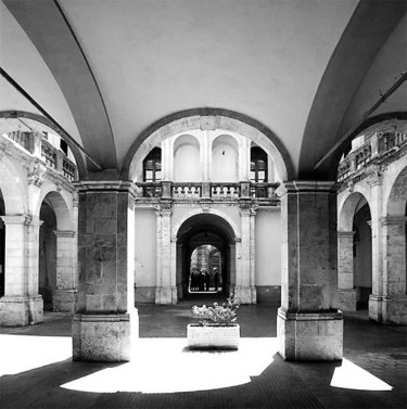 Photography titled "cortile palazzo maz…" by Virgilio Del Boccio, Original Artwork