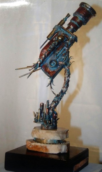 Sculpture titled "L'OBJECTIF" by Vitalino Sculpteur, Original Artwork, Metals
