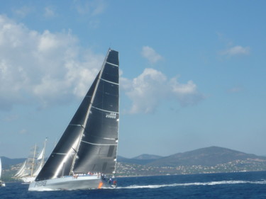 Photographie intitulée "VOILES SAINT-TROPEZ…" par Viviane Farrugia, Œuvre d'art originale, Photographie non manipulée