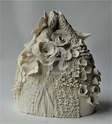 Sculpture titled "Rocher fleurit" by Viviane Thelen, Original Artwork, Ceramics