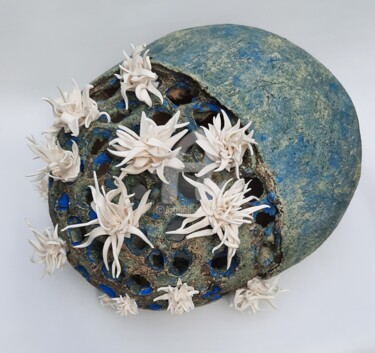 Sculpture titled "Coraux bleu n°1" by Viviane Thelen, Original Artwork, Clay