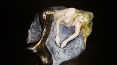 Skulptur mit dem Titel "Sirena sobre yeso" von Vivis, Original-Kunstwerk