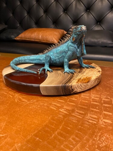 Sculpture titled "Iguana" by Vizuri, Original Artwork, Bronze Mounted on Wood Panel