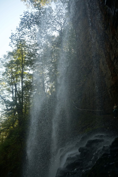 Photographie intitulée "Горный водопад" par Vlada Levkina, Œuvre d'art originale, Photographie non manipulée