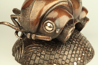 Sculpture titled "Beetle-beetle" by Volodymyr Mykytenko, Original Artwork, Bronze
