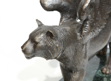 Skulptur mit dem Titel "Winged tiger" von Volodymyr Mykytenko, Original-Kunstwerk, Bronze