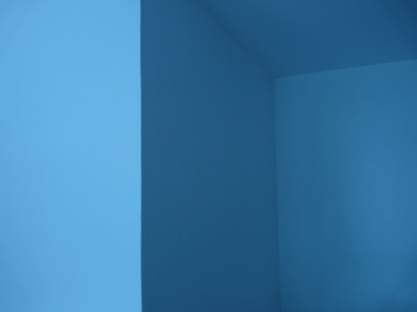 Photographie intitulée "blue cube" par Vuurstaak, Œuvre d'art originale