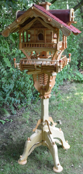 Skulptur mit dem Titel "Luxury Birdhouse II" von Waldemar Engelowski, Original-Kunstwerk