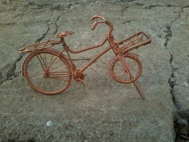 Sculpture intitulée "Bicicletinha de car…" par Wallace Carlos Bjj, Œuvre d'art originale, Fil de fer