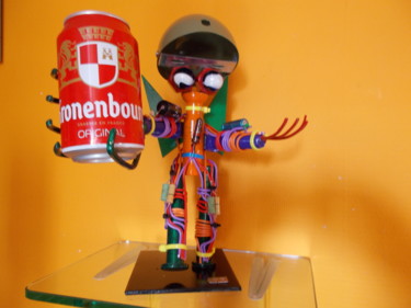 제목이 "robot porte bière"인 조형물 Gilles Bellagamba로, 원작, 금속