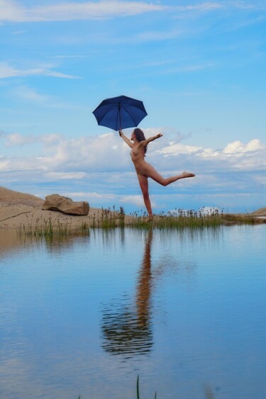 摄影 标题为“Cali Umbrella 1” 由Walter Bosque, 原创艺术品, 数码摄影