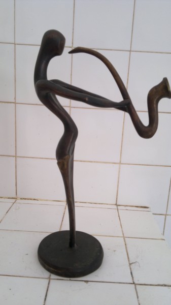 Sculpture intitulée "Le saxophoniste DE…" par Wamba Lomombia Yussuf Baudouin, Œuvre d'art originale, Métaux