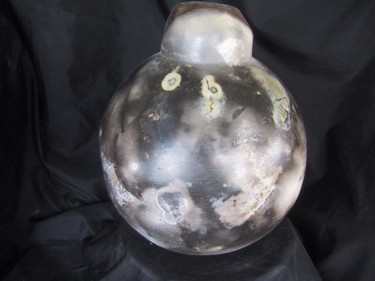 Scultura intitolato "Vaso sferico" da Welma Carità, Opera d'arte originale