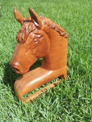 Sculptuur getiteld "Cavalo em madeira" door Wesley Arantes, Origineel Kunstwerk, Hout