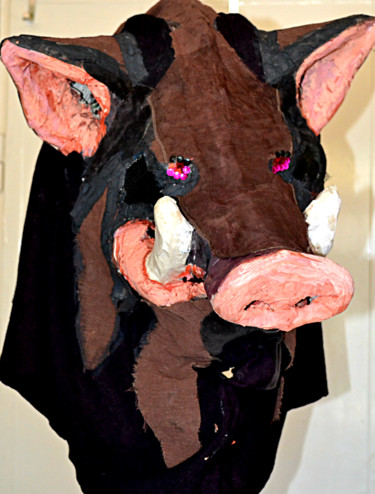 Scultura intitolato "Poor Boar" da Eva Carty, Opera d'arte originale, Cartapesta