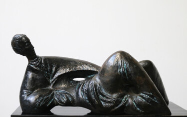 Sculpture intitulée "Reclining." par Wiktor Kopacz, Œuvre d'art originale, Bronze