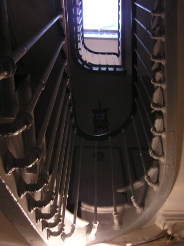 Fotografia intitolato "Escalier d'etudiant" da Wildbillyecoyote, Opera d'arte originale, fotografia a pellicola