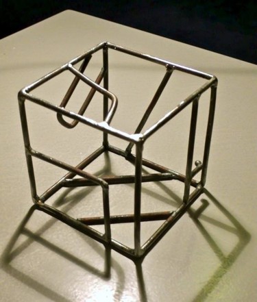 Escultura titulada "cube miraculeux" por Wolf Thiele, Obra de arte original, Alambre