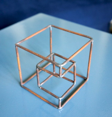 Sculptuur getiteld "Cube dans cube" door Wolf Thiele, Origineel Kunstwerk, Metalen