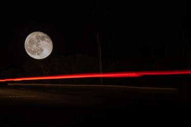Photographie intitulée "moonlit lines on th…" par Xan Gasalla González-Redondo, Œuvre d'art originale, Photographie numérique