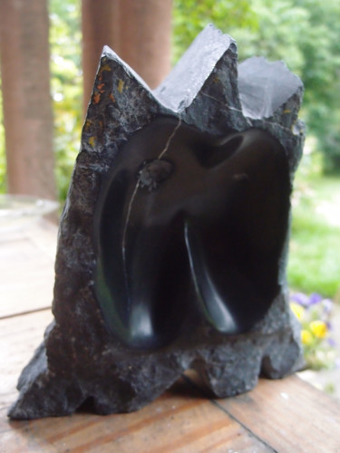 Escultura intitulada "Vilaine idole" por Xavier Malbreil, Obras de arte originais, Pedra