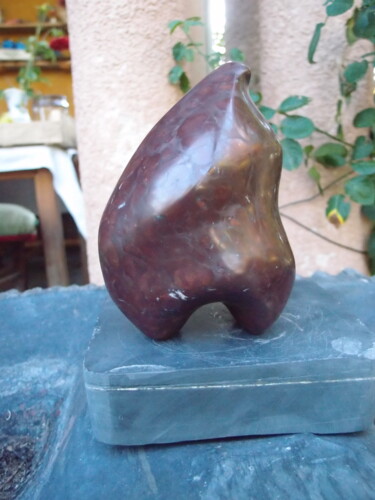 Sculptuur getiteld "Coeur-oiseau 7" door Xavier Malbreil, Origineel Kunstwerk, Steen