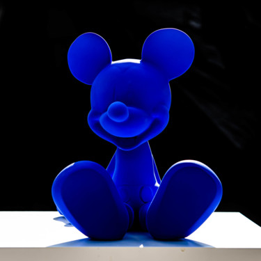Sculpture intitulée "Mickey Assis Blue M…" par Xavier Wttrwulghe, Œuvre d'art originale, Résine