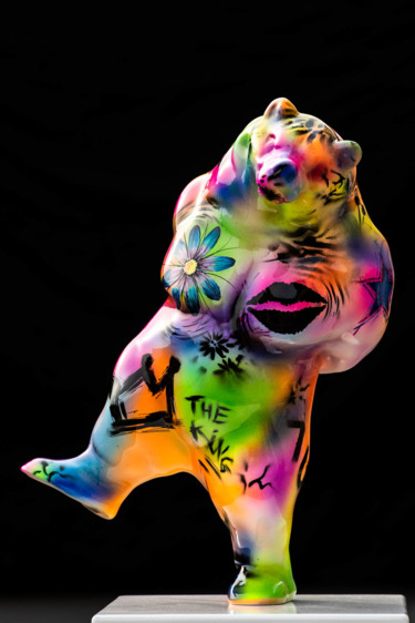 Скульптура под названием "L'ours joyeux Hippi…" - Xavier Wttrwulghe, Подлинное произведение искусства, Смола