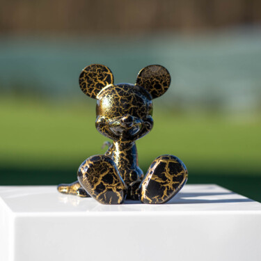 Sculpture intitulée "Mickey Assis craque…" par Xavier Wttrwulghe, Œuvre d'art originale, Résine