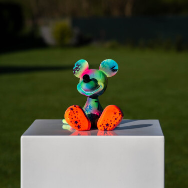 Sculpture intitulée "Mickey assis street…" par Xavier Wttrwulghe, Œuvre d'art originale, Résine