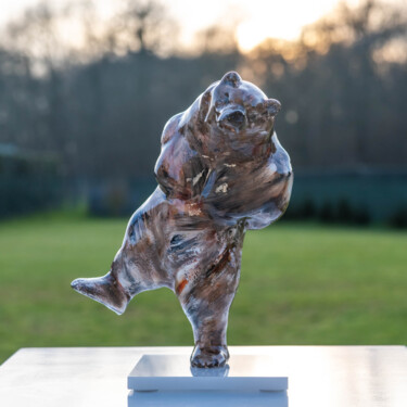 Sculpture titled "L'ours Joyeux Brun" by Xavier Wttrwulghe, Original Artwork, Resin