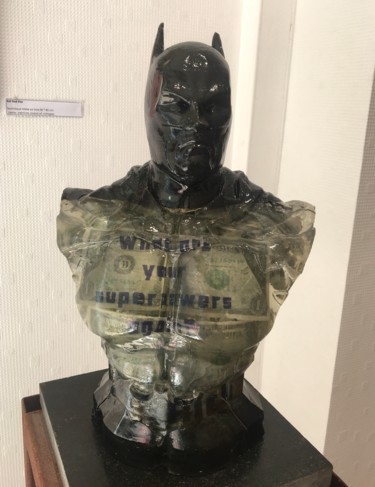 What ´s your super power again? Скульптура под названием "What ´s your super…" - Yann Fredericque, Подлинное произведение искусства, Смола