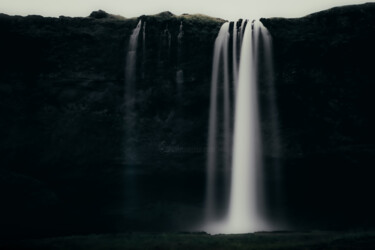 Photographie intitulée "Gloomy Loveliness" par Yancho Sabev, Œuvre d'art originale, Photographie numérique