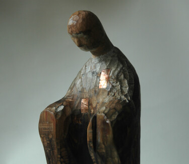 Skulptur mit dem Titel "百衲衣-行脚僧-02" von Yang Guang Mei, Original-Kunstwerk, Holz
