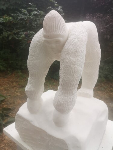 Sculpture intitulée "Le Gorille de BARBI…" par Yann Raufaste (YASKA), Œuvre d'art originale, Pierre