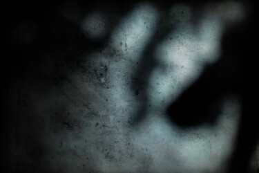 Photographie intitulée "Energie sombre" par Yasmina Baggili, Œuvre d'art originale, Photographie numérique